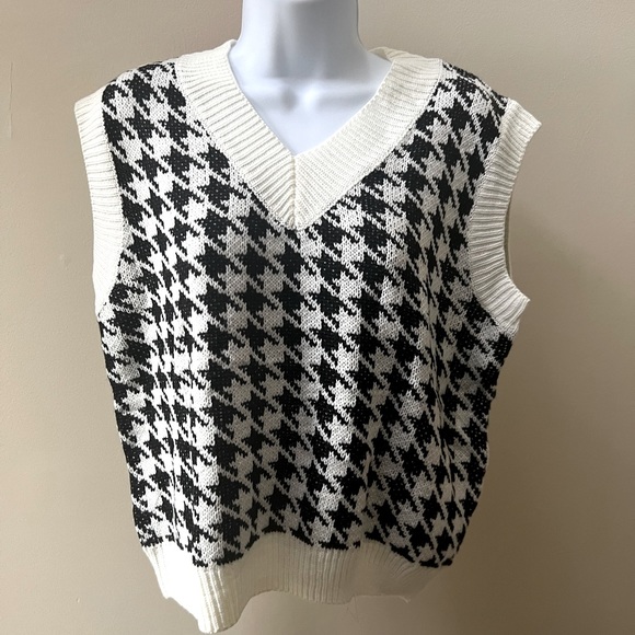 NWT Houndstooth Sweater Vest - Picture 4 of 6